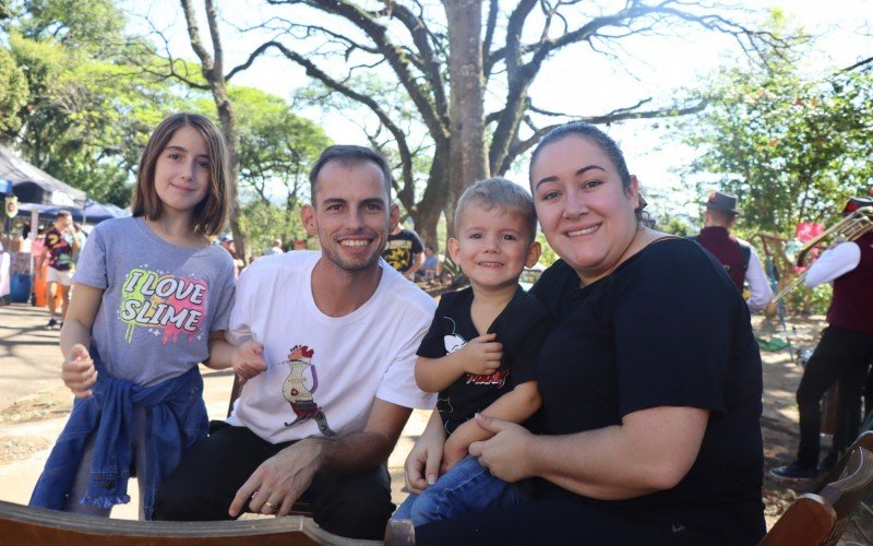 Maicon e Elen vieram com os filhos de Campo Bom para o Festeje  | abc+