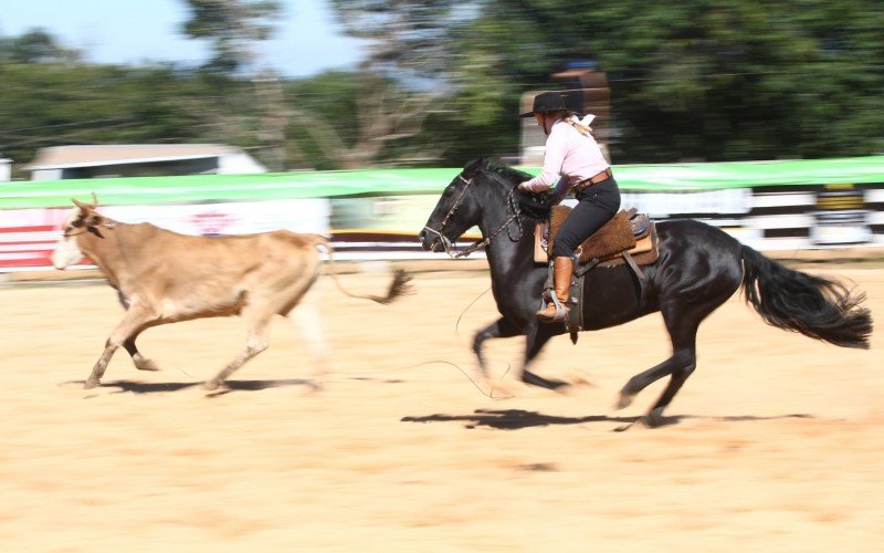 Rodeio em Nova Santa Rita atraiu milhares de pessoas desde o início da manhã deste sábado (20)