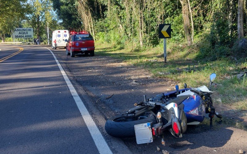 Motociclista morre após colisão contra guard-rail na BR-116 em Picada Café | abc+