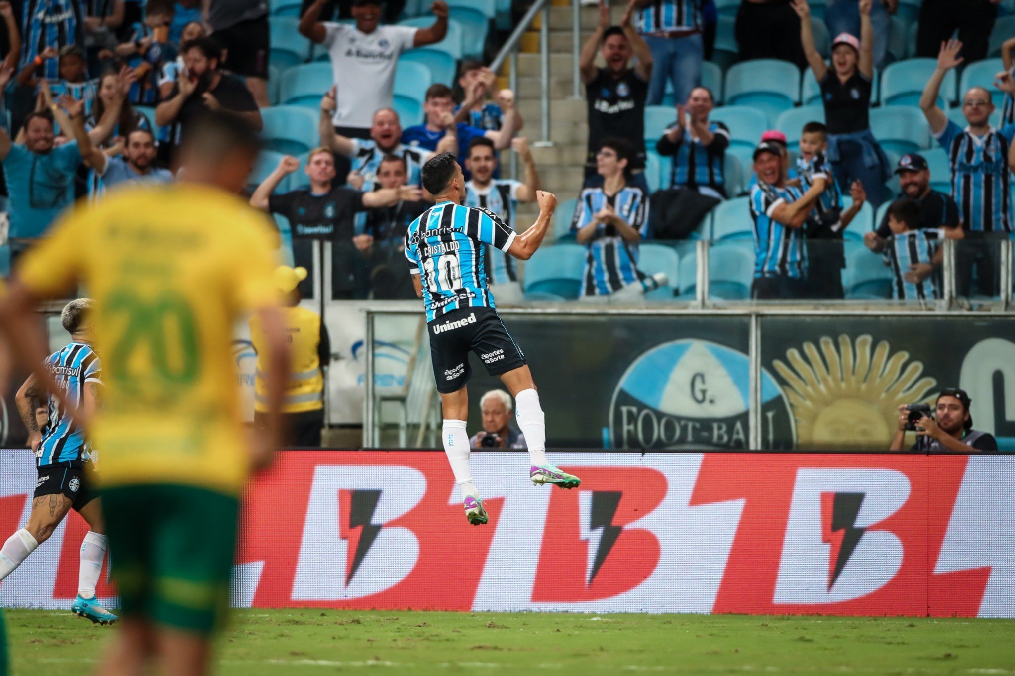 Grêmio faz o dever de casa e derrota o Cuiabá com vitória magra na Arena