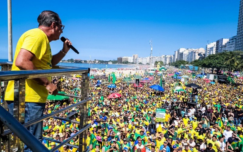 Silas Malafaia durante ato a apoiadores no Rio | abc+