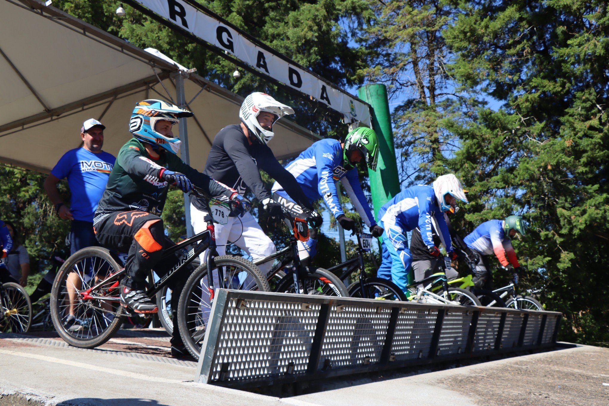 6ª Copa Ivoti de Bicicross 2024 reúne pilotos de todas as idades