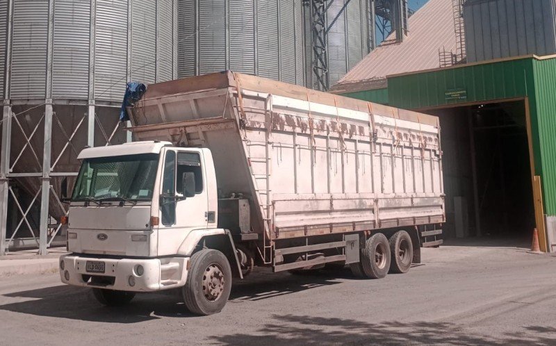 Caminhão de Jair Mezomo transporta casca de arroz  | abc+