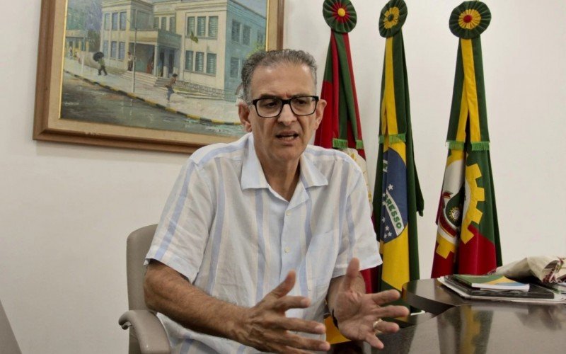 O prefeito Jairo Jorge garante que o processo está em avaliação na PGM