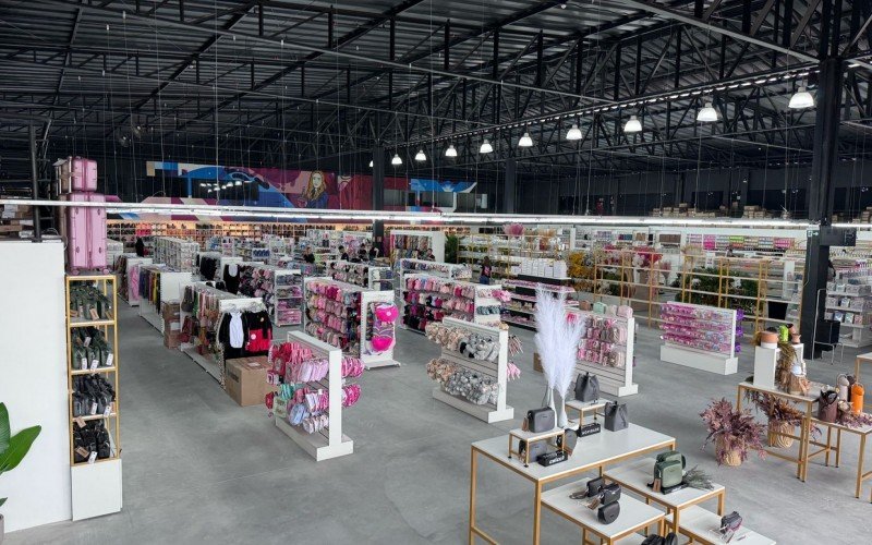 Mega store fica às margens da BR-116, em São Leopoldo | abc+