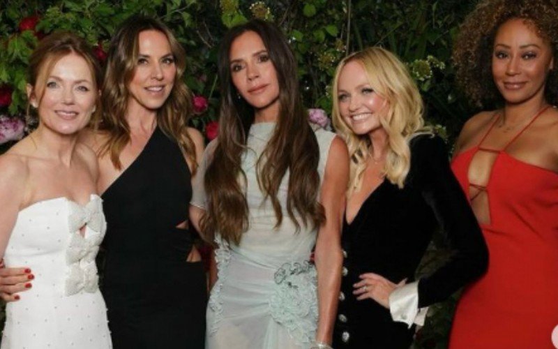 Spice Girls aparecem reunidas e performando um dos sucessos dos anos 1990 | abc+