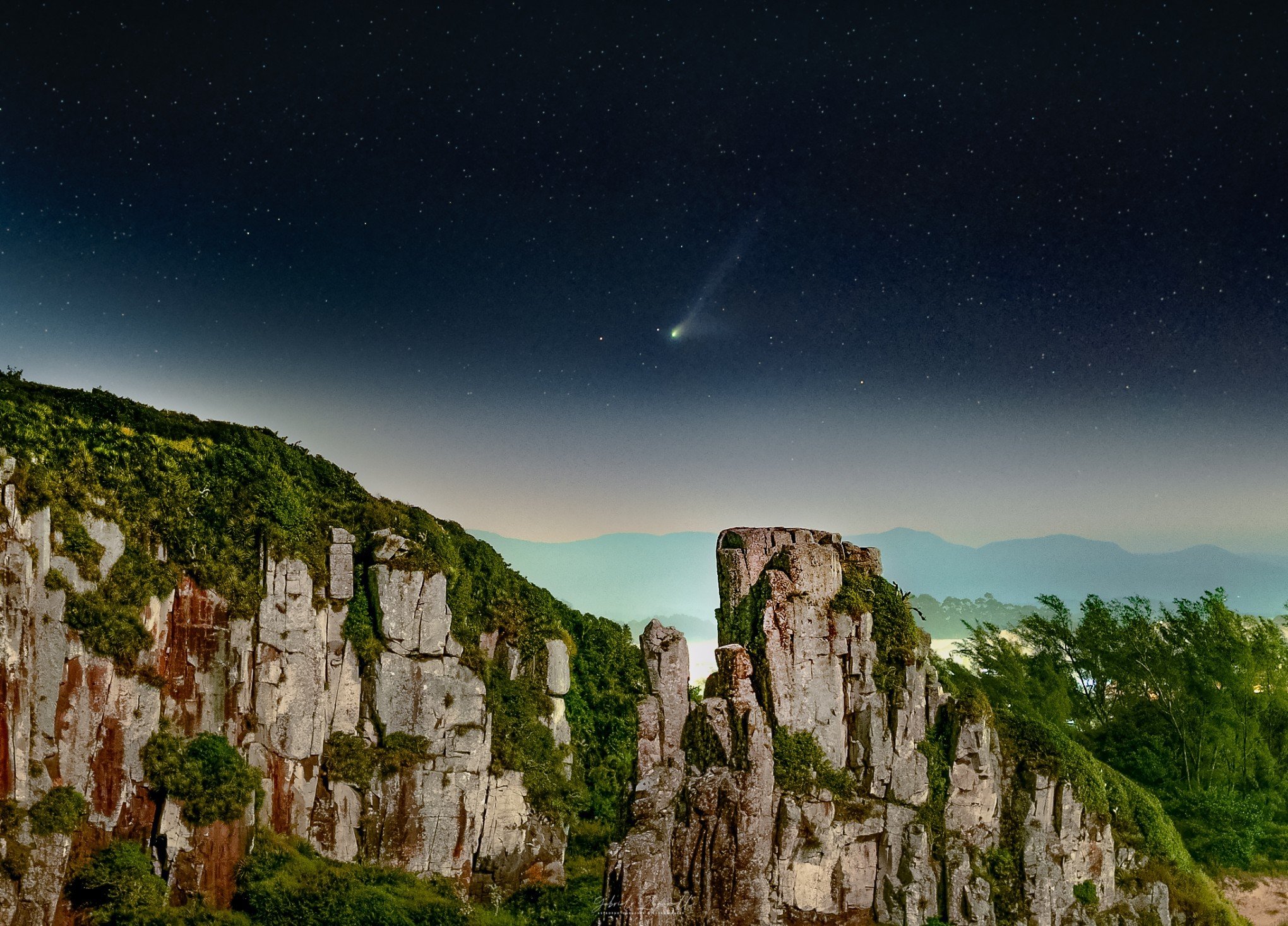 Fotos registram Cometa do Diabo durante espetáculo no céu do RS; confira