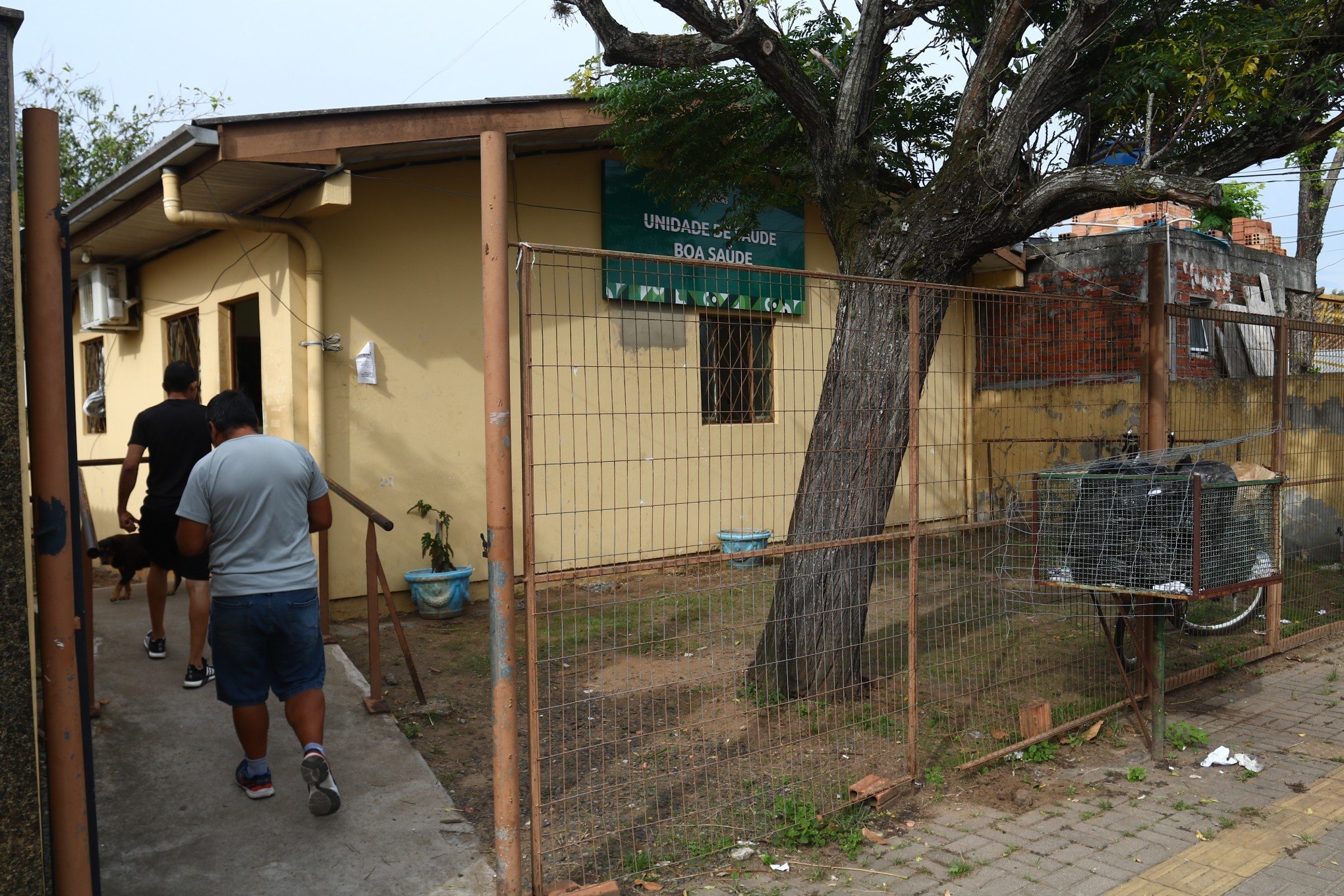 Usuários da Boa Saúde e Pedro Luiz da Silveira apontam má conservação das unidades de saúde