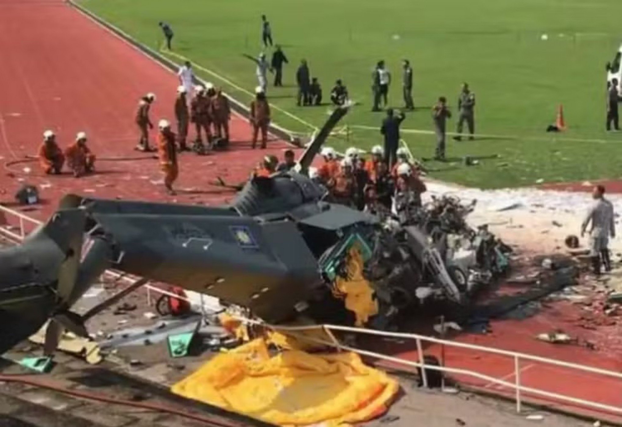 VÍDEO: Dez pessoas morrem após colisão entre helicópteros militares na Malásia