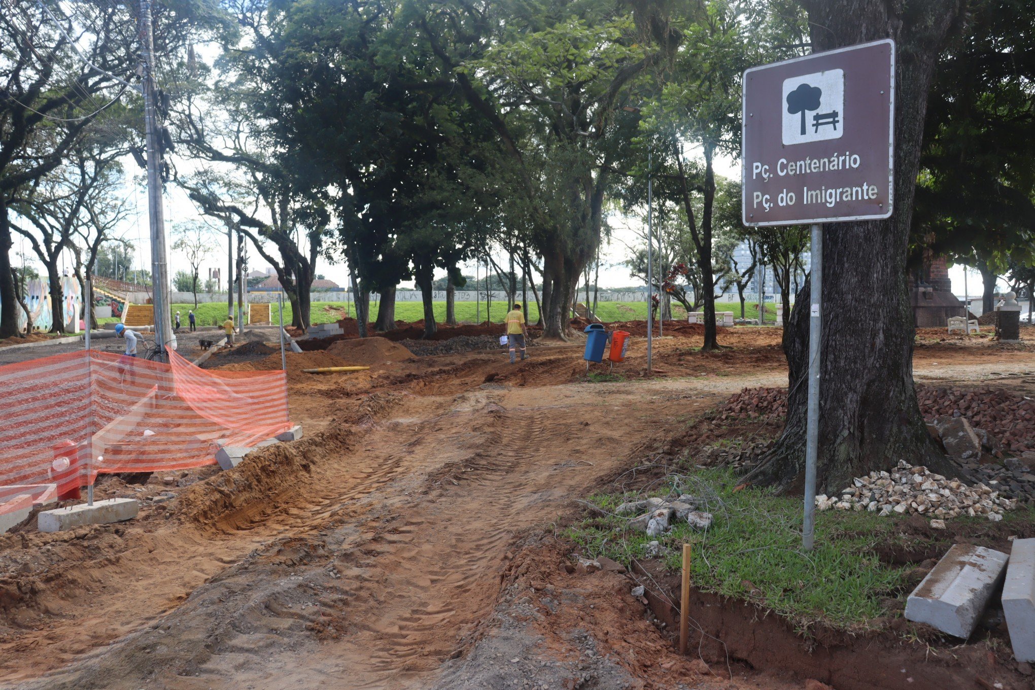 PraÃ§a do Imigrante tambÃ©m passa por revitalizaÃ§Ã£o no Centro leopoldense