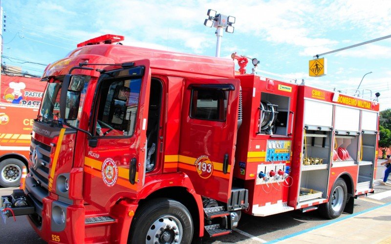 Entrega de novo caminhão ao Corpo de Bombeiros de Sapucaia do Sul ocorreu nesta quarta-feira (24)