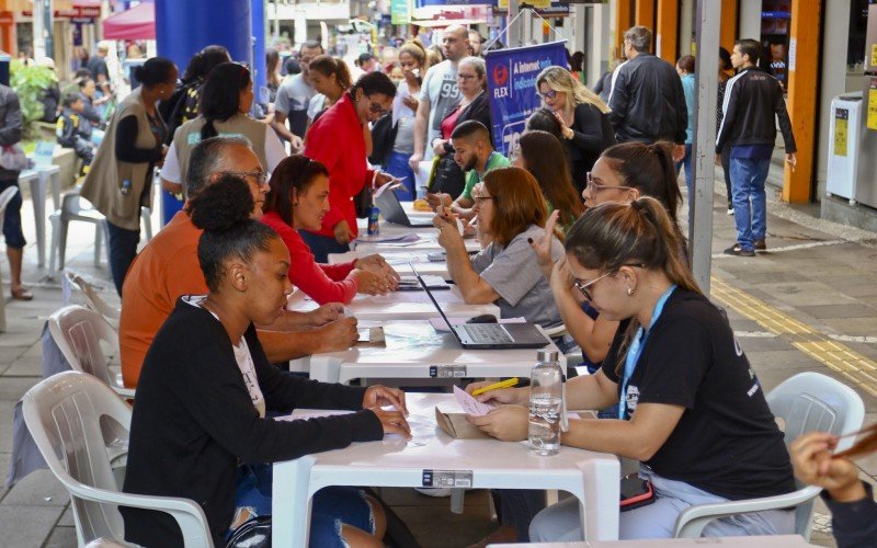 Super Feirão de Emprego gerou 1027 vagas, no Calçadão de Canoas