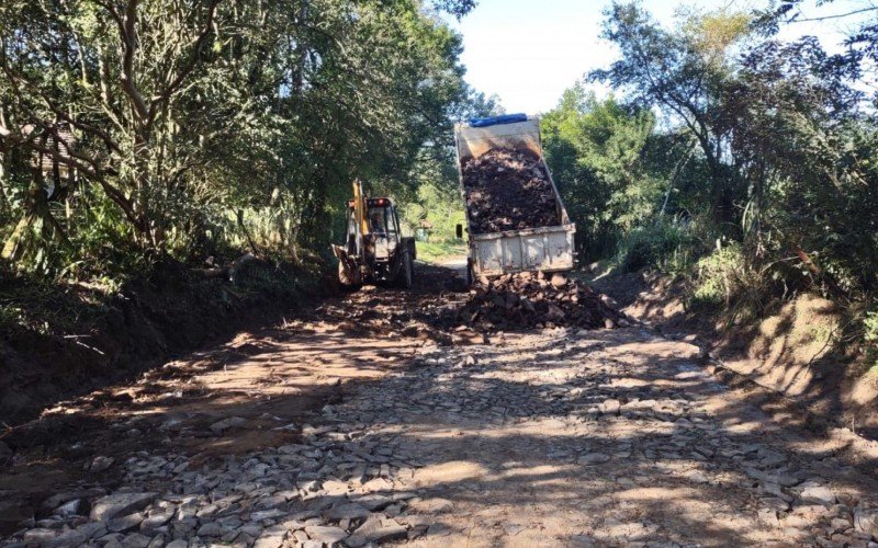 Obras avançam na Estrada do Pinheirinho, entre São Sebastião do Caí e Capela de Santana  | abc+