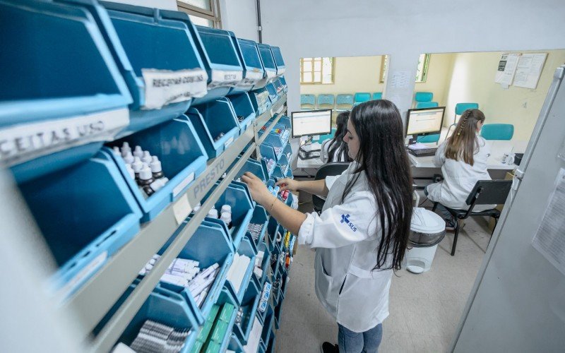 São mais de cem medicamentos e insumos gratuitos nas Farmácias Básicas do Município. 