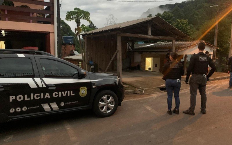 Suspeitos de matar homem em frente a mercado de Sapiranga são presos; mandados de busca são cumpridos | abc+
