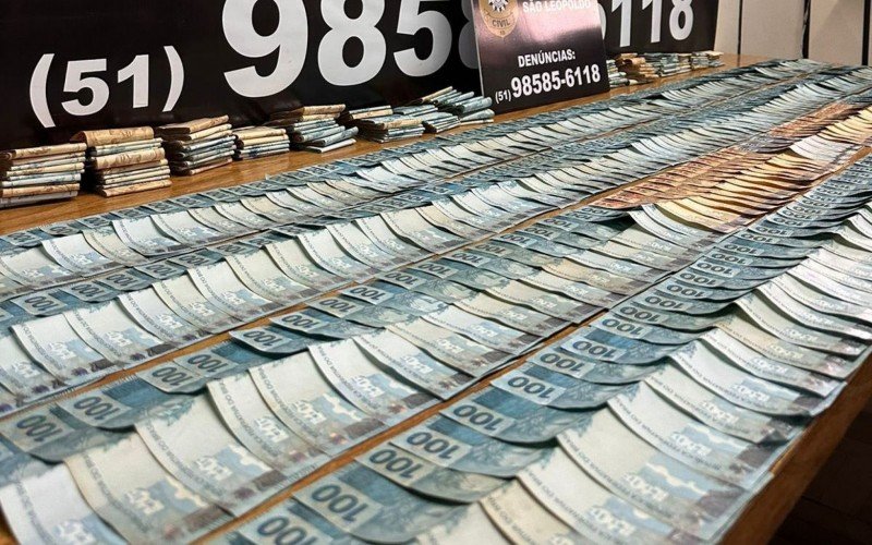 R$ 154 mil foram encontrados dentro de uma caixa de papelão em uma casa de Novo Hamburgo | abc+