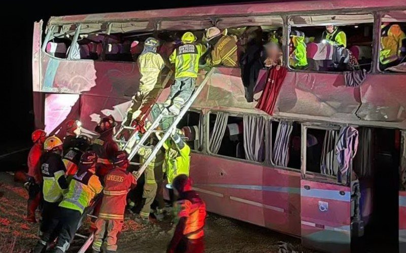 Ao menos duas passageiras morreram em acidente com ônibus no Chile | abc+