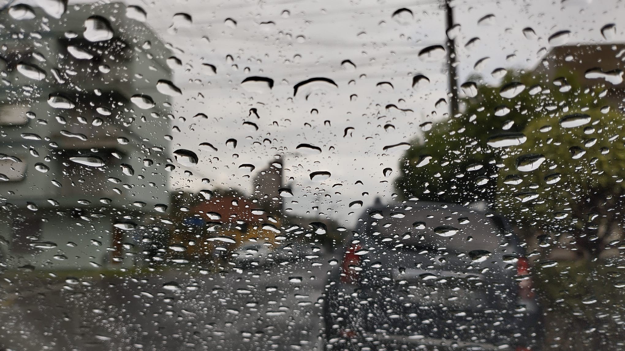 PREVISÃO DO TEMPO: Alertas da Defesa Civil e do Inmet são de chuva e vento de 80 km/h nas próximas horas no RS