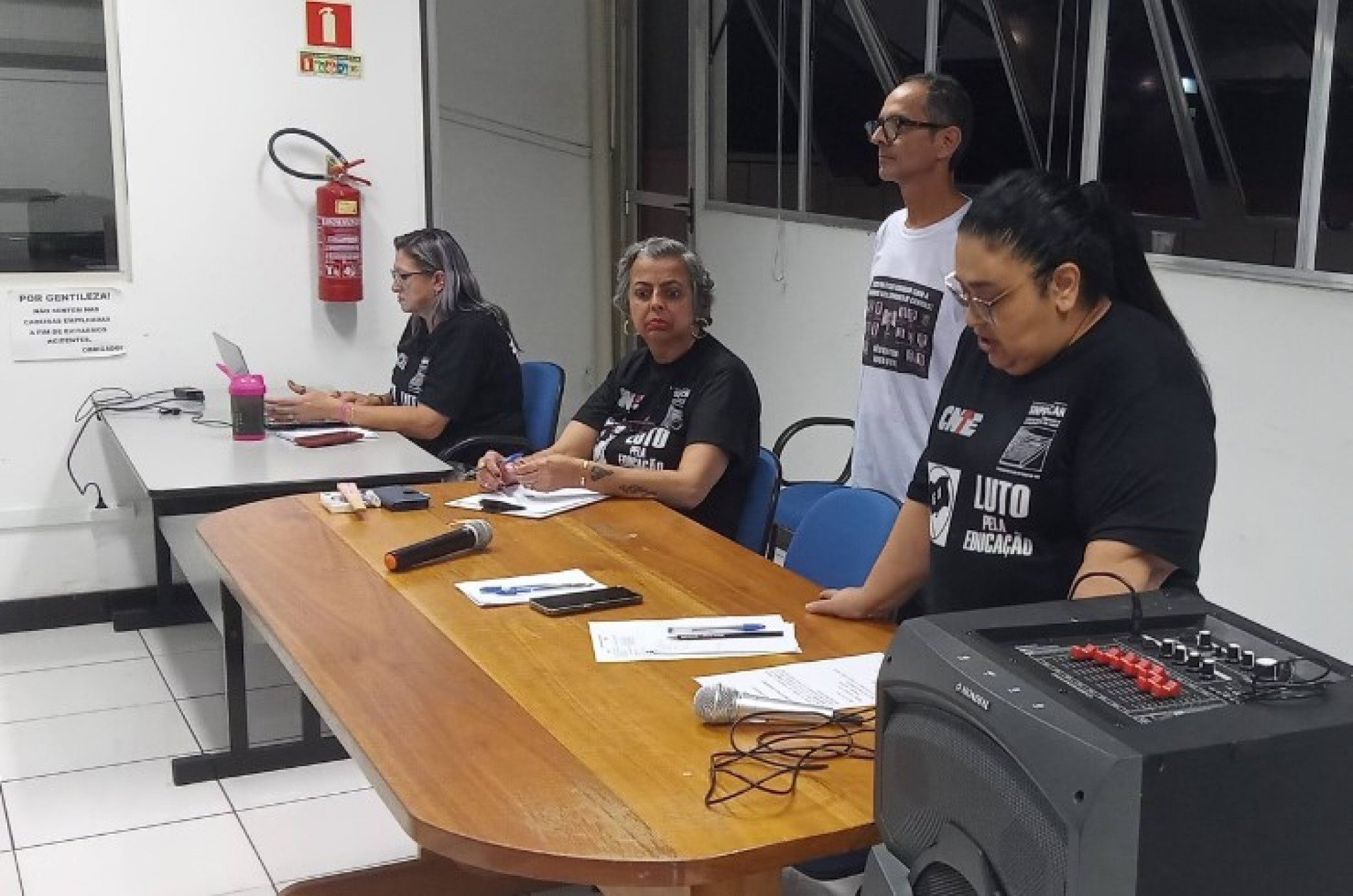 Professores entram em estado de greve em Canoas