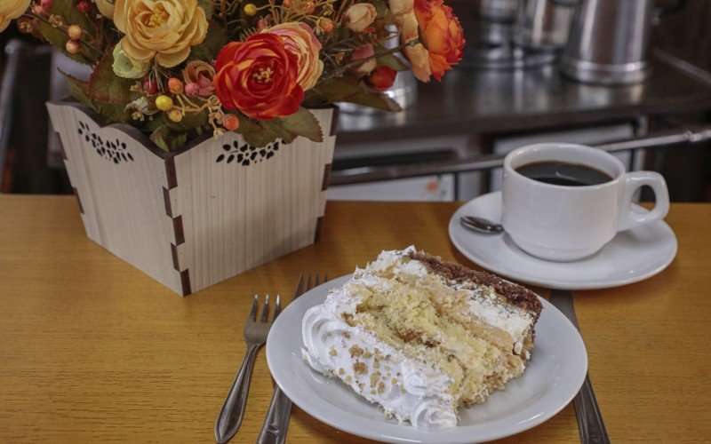 Tortas e um cafÃ©zinho estÃ£o no cardÃ¡pio da Festa da ColÃ´nia