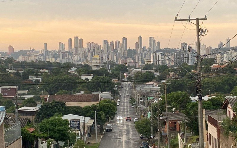 Em NH, chuvas isoladas e rápidas atingiram a cidade, enquanto alguns pontos permaneceram com o céu aberto, neste sábado | abc+