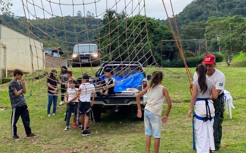 Colorindo Caminhos no bairro Kephas
