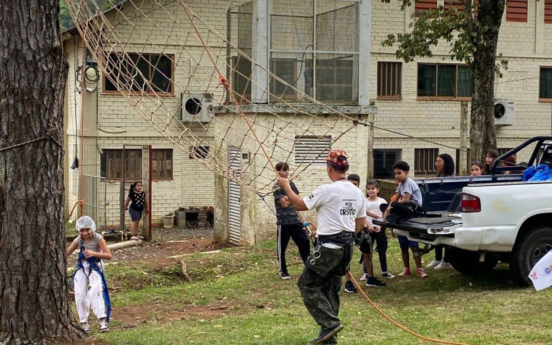 Colorindo Caminhos no bairro Kephas