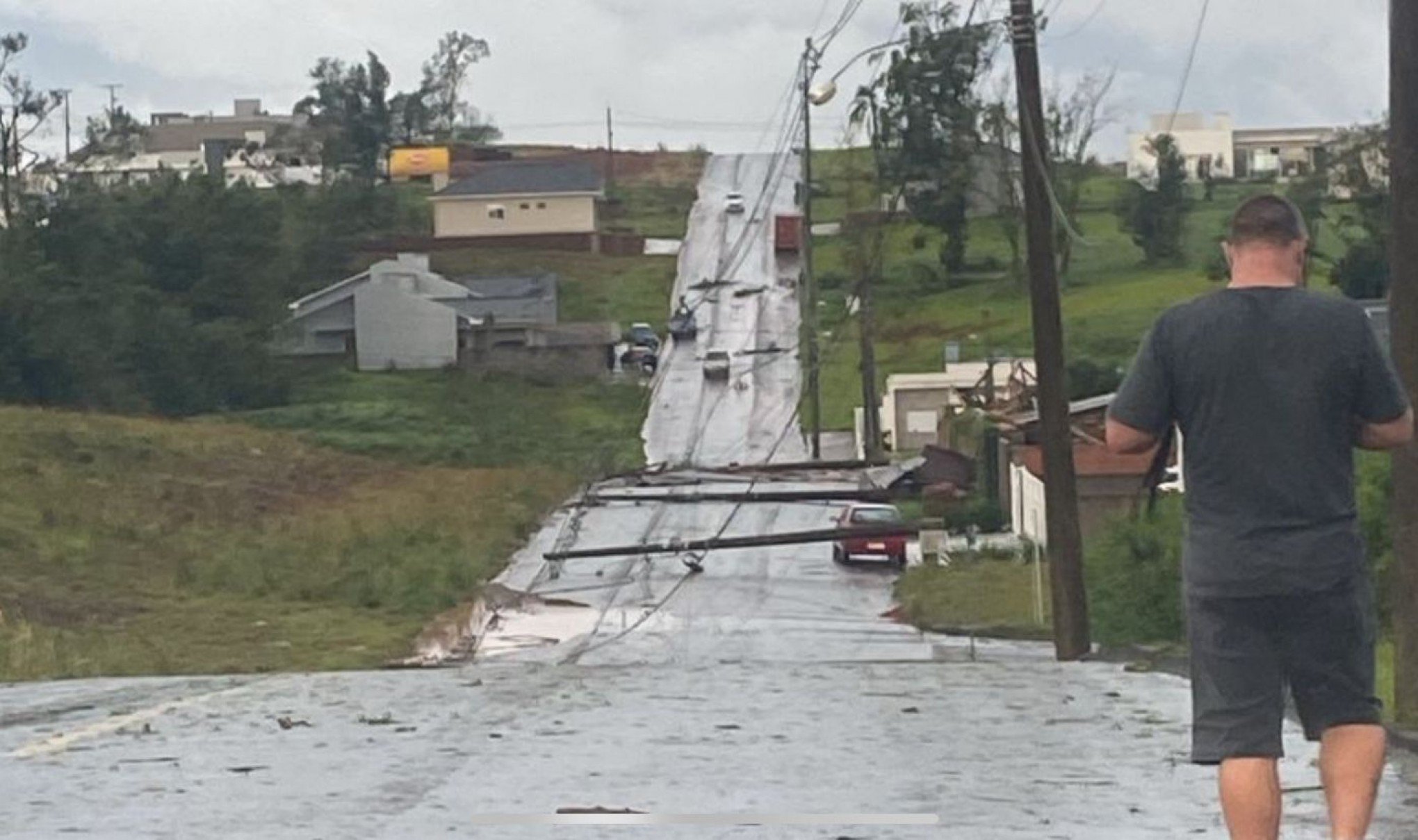 MICROEXPLOSÃO: Entenda o fenômeno que deixou rastro de destruição em cidade gaúcha durante tempestade