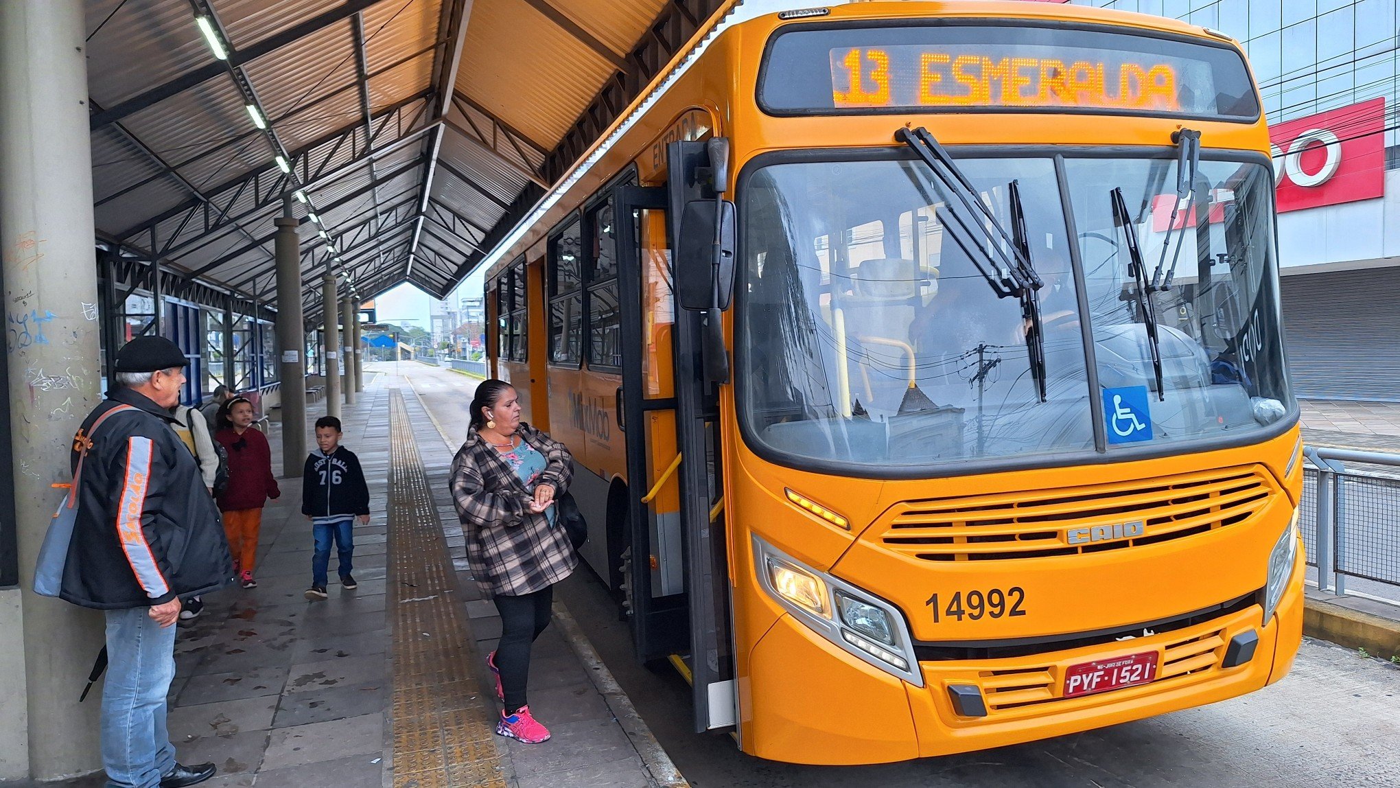 NOVO HAMBURGO: Passageiros esperam por uma hora pelo transporte nas paradas; veja os bairros mais afetados