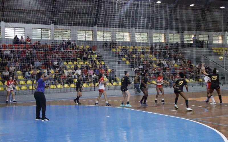 AssociaÃ§Ã£o Esportiva Campo Bom (AECB) de Handebol fez sua estreia na Liga