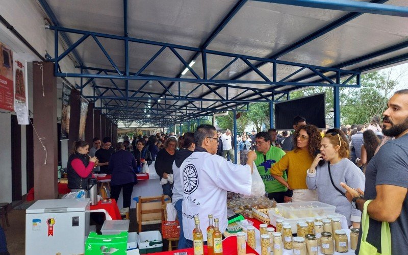 Movimentação na área de gastronomia da feira da colônia japonesa | abc+