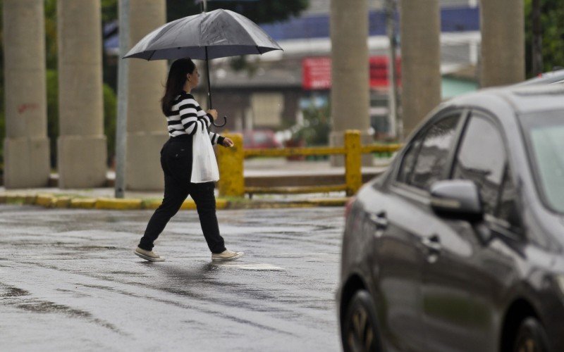 Previsão do tempo aponta acumulado de chuva entre 50 e 100 milímetros para este domingo (16)