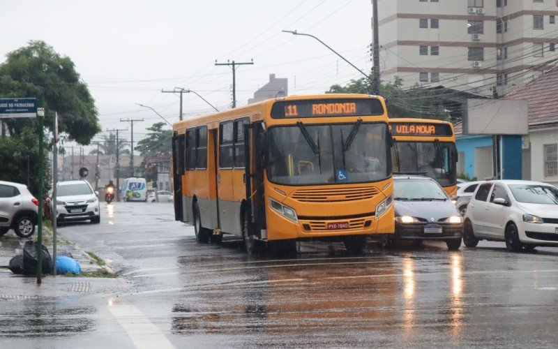 Ônibus da Visac estragou no bairro Rio Branco na tarde desta segunda-feira | abc+