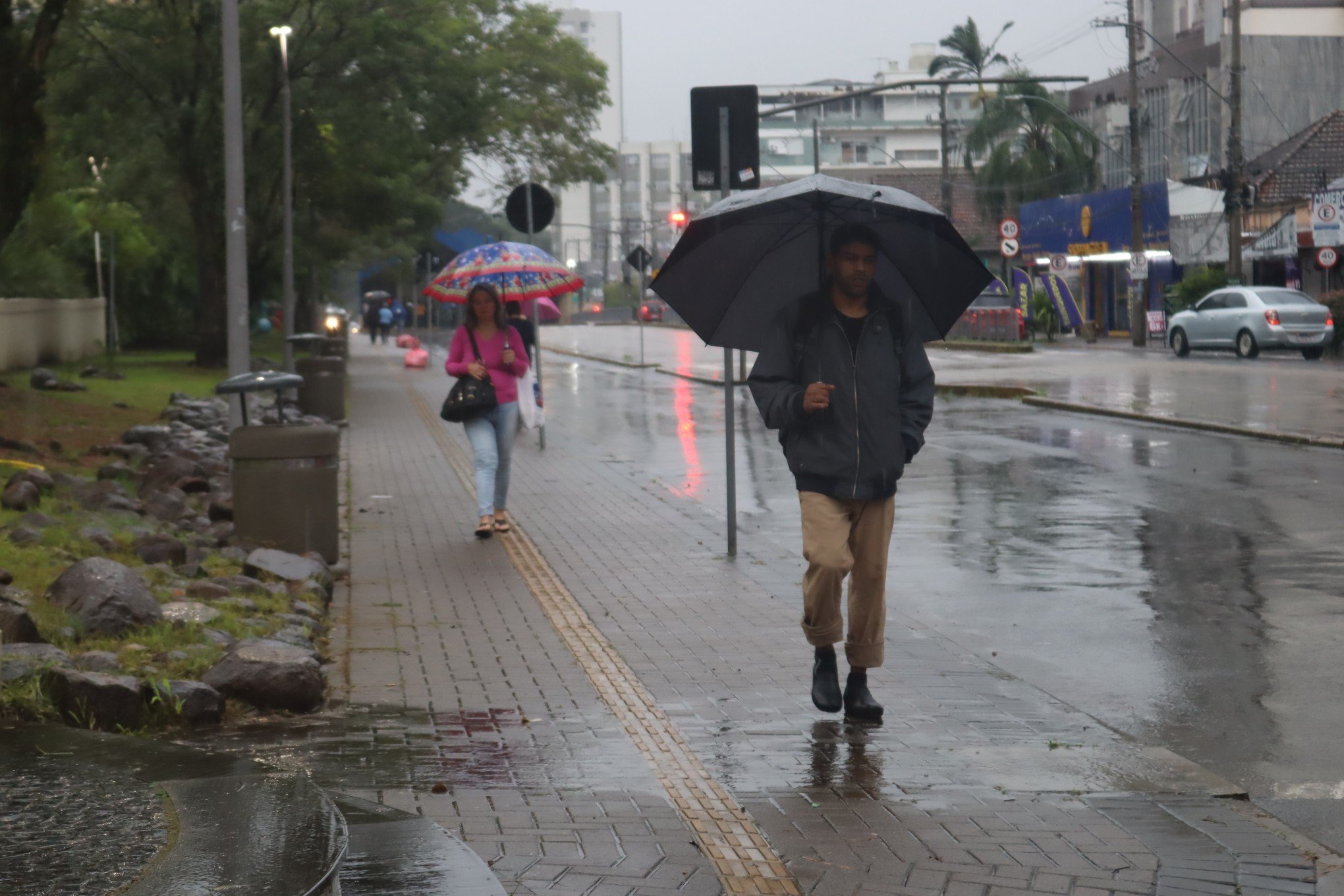 Chuva, frio e formação de ciclone marcam a quarta-feira no RS; confira a previsão do tempo