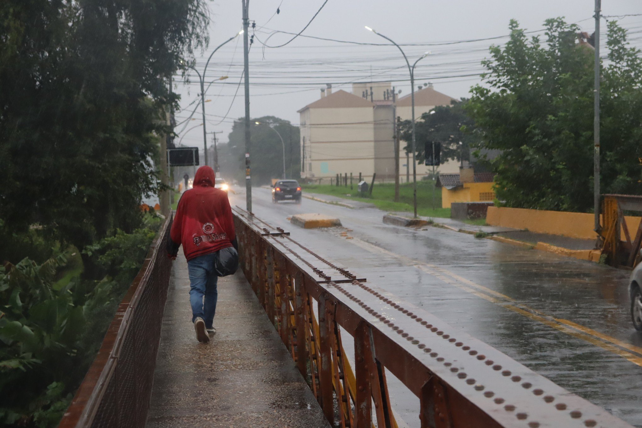 Chuva tem trégua, mas nível do Rio dos Sinos continua subindo em São Leopoldo