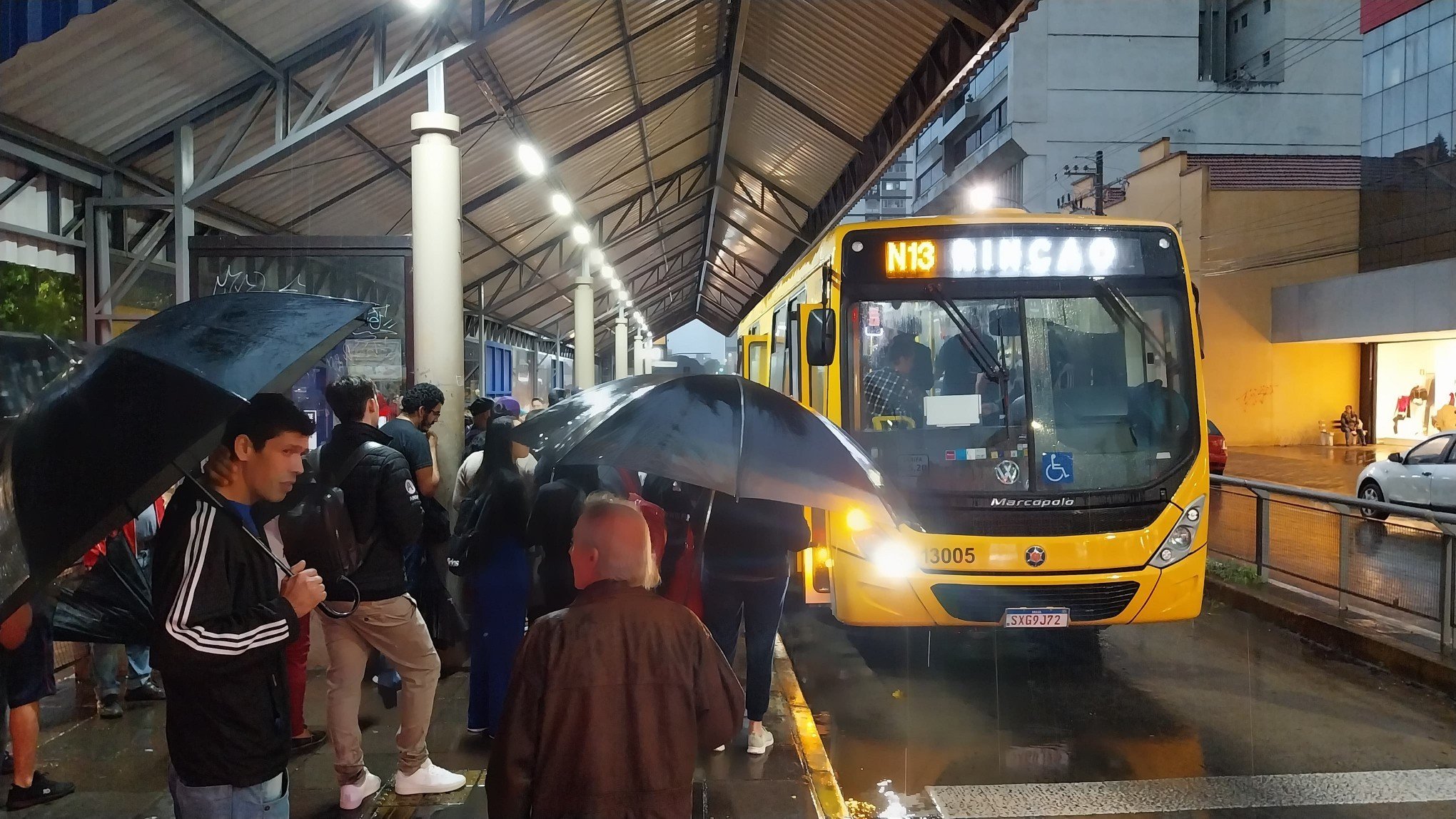 "Foram quase quatro horas de espera": Passageiro relata advertência no trabalho após atraso de ônibus em Novo Hamburgo