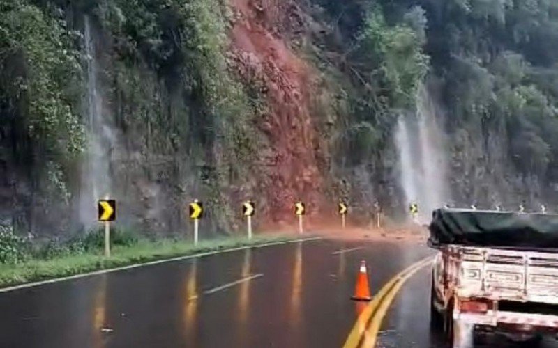 RS-115, no km 29, estÃ¡ totalmente bloqueada em Gramado