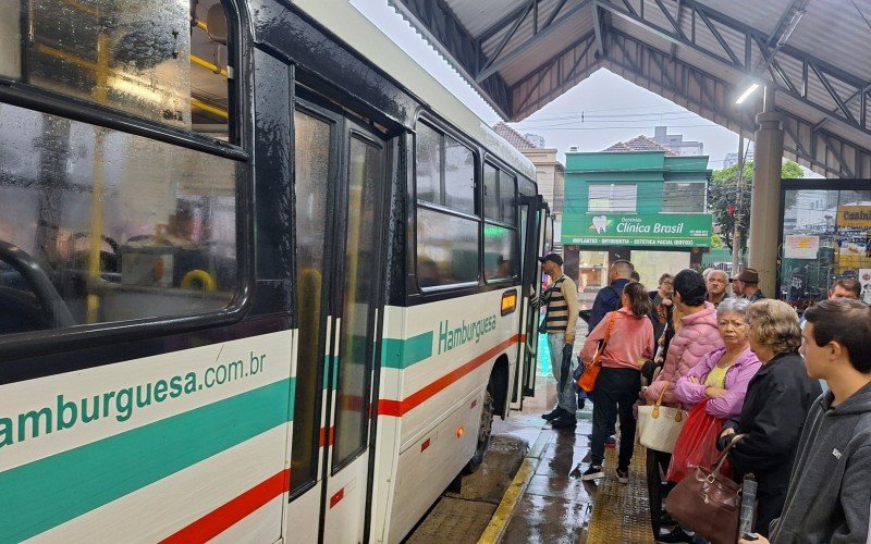 Hamburguesa e Futura voltaram? Ônibus de antigas empresas circulam por Novo Hamburgo; entenda | abc+