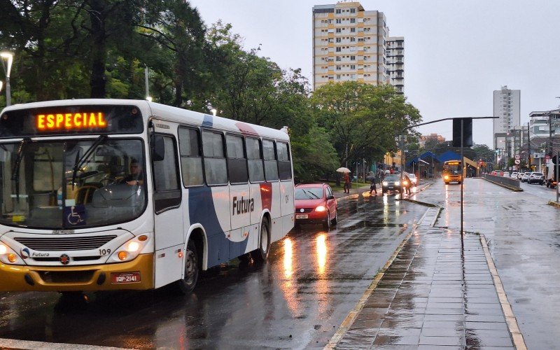 Hamburguesa e Futura voltaram? Ônibus de antigas empresas circulam por Novo Hamburgo; entenda | abc+