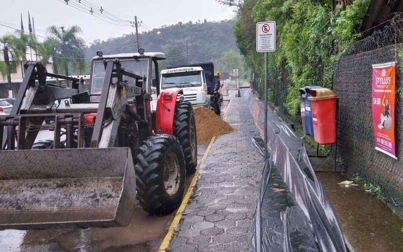Muro de contenção está sendo construído para conter avanço do arroio Feitoria, em Lindolfo Collor | abc+