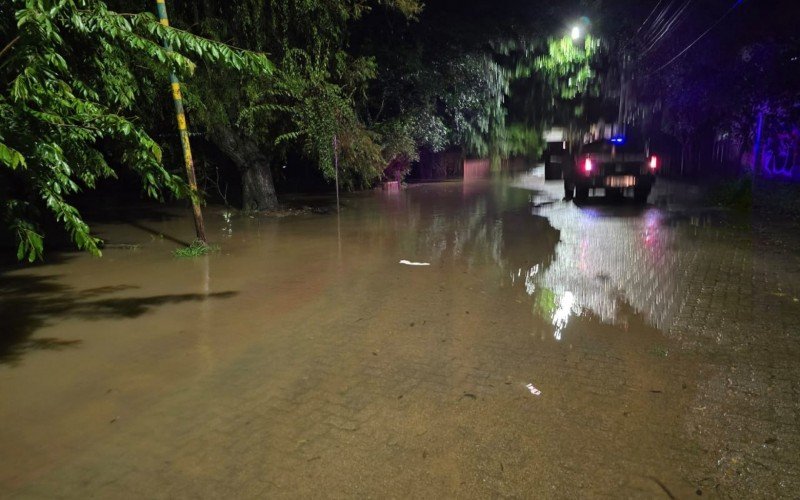 Rua da Praia jÃ¡ comeÃ§a a alagar em SÃ£o Leopoldo e Defesa Civil alerta a populaÃ§Ã£o