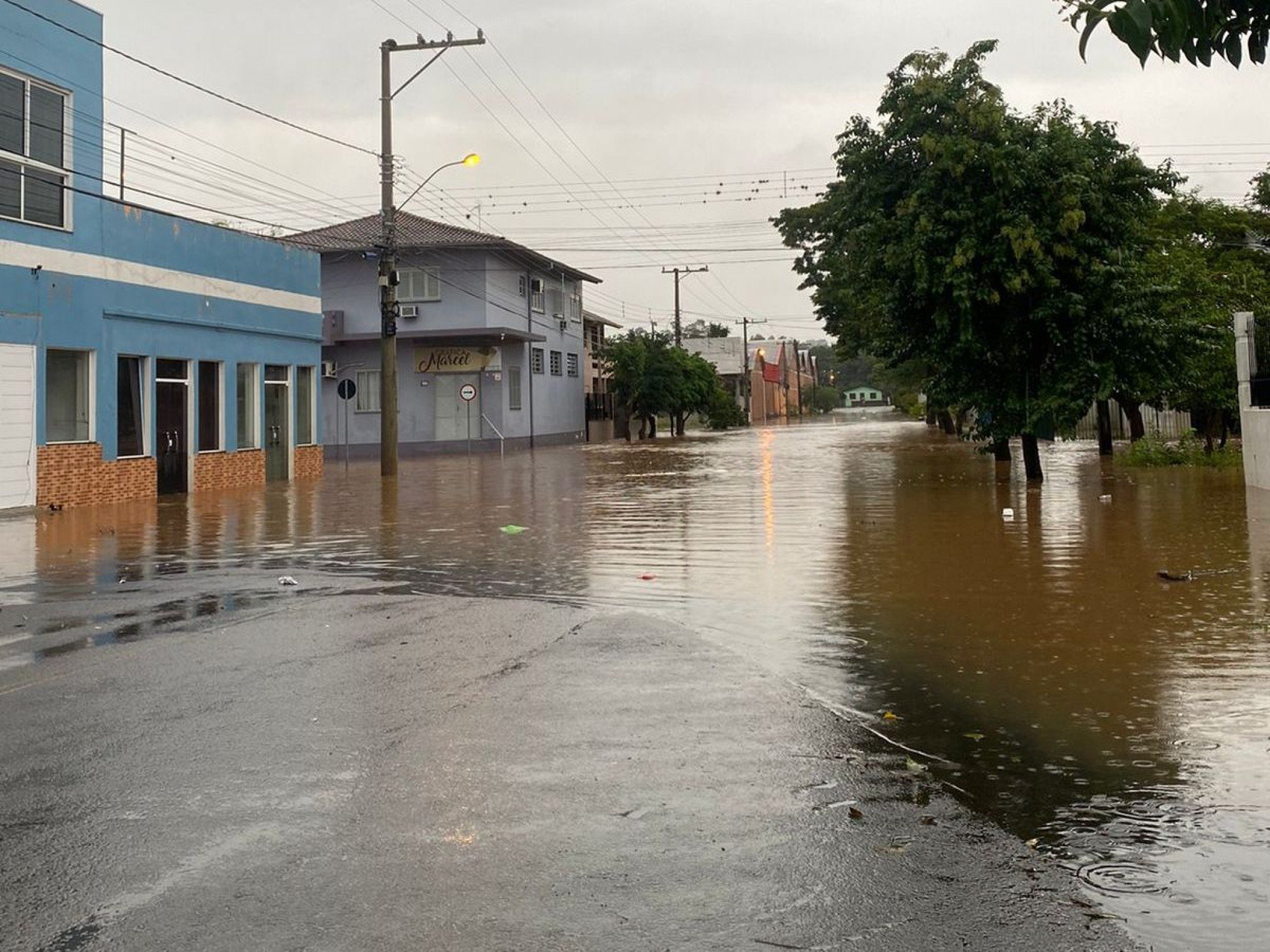 TEMPESTADE: Milhares de gaúchos seguem sem energia elétrica em função das chuvas