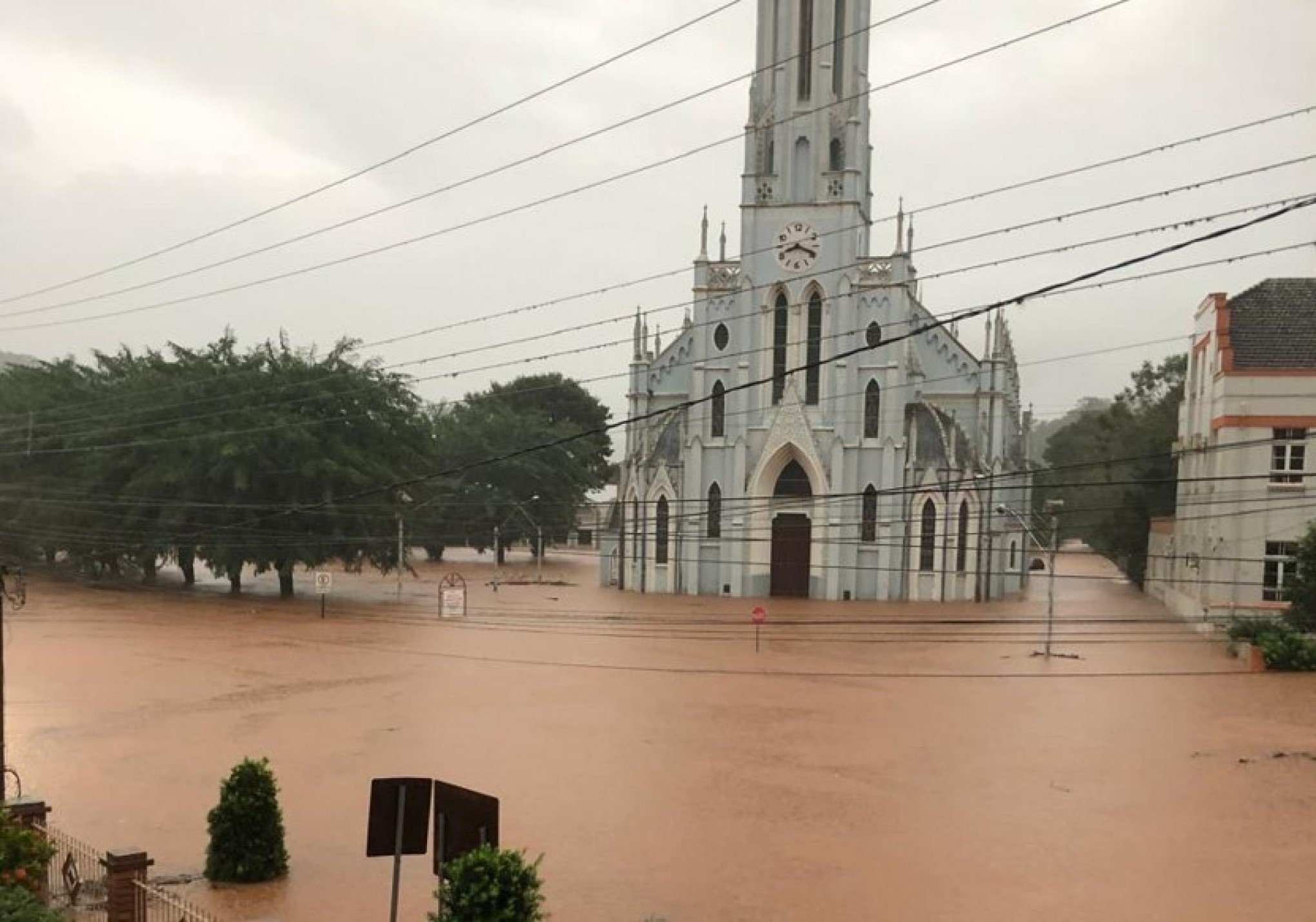 TEMPESTADE: "Cidade está completamente destruída", desabafa prefeita de Sinimbu