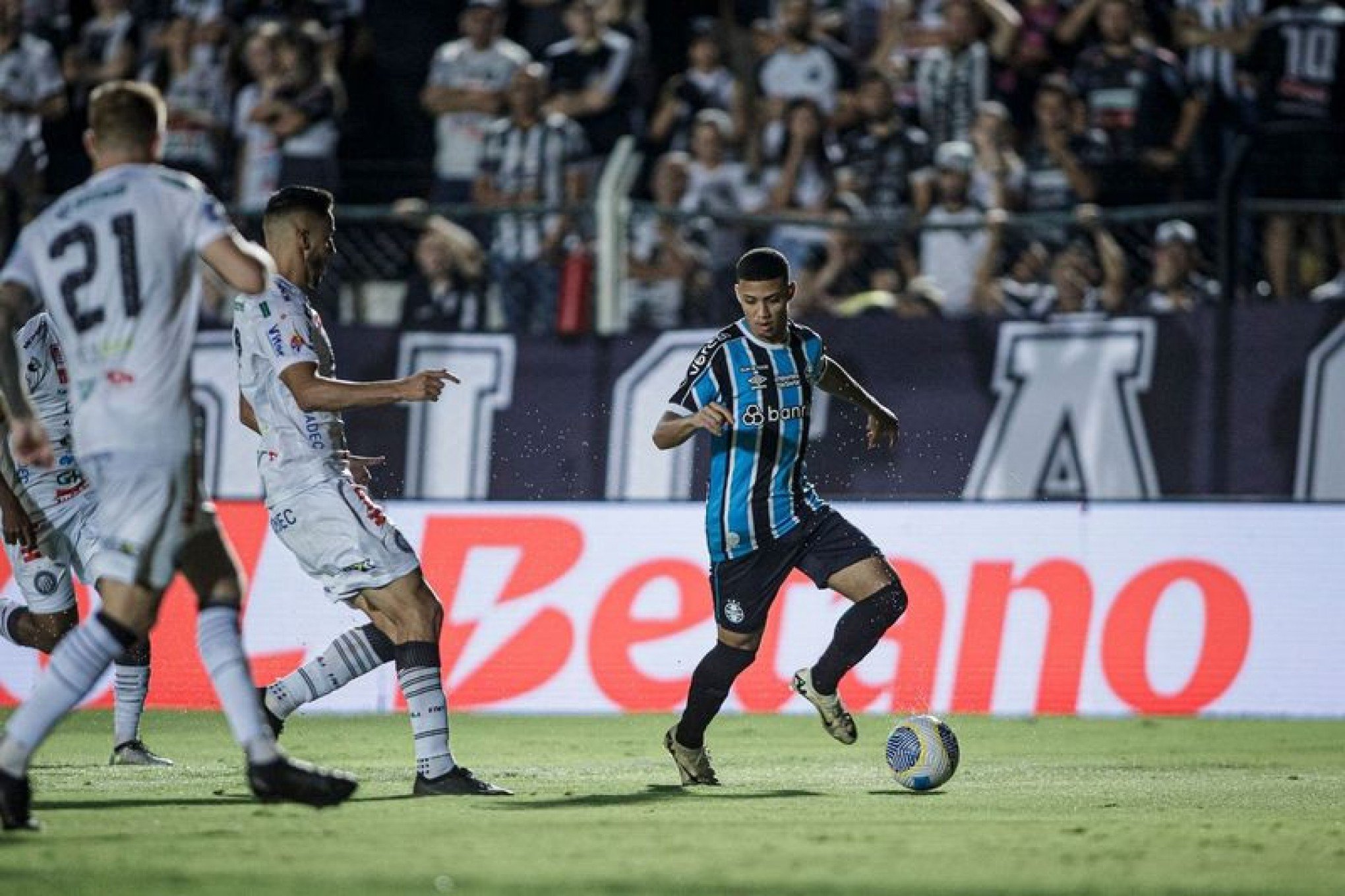 Grêmio e Operário-PR não tiram o zero do placar pela Copa do Brasil