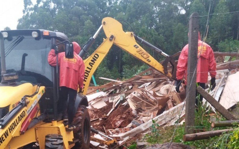 Identificadas vítimas de deslizamento de terra que destruiu casas em cidade do RS | abc+