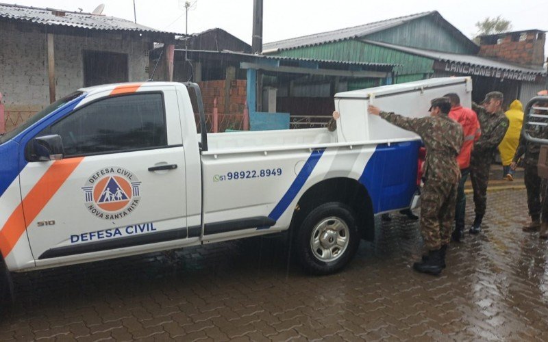 Militares auxiliam a população nas áreas mais atingidas pela inundação em Nova Santa Rita