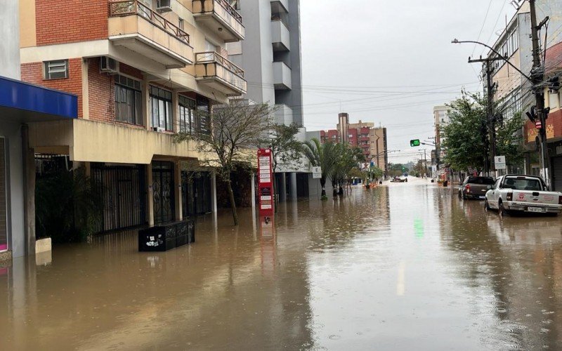 Ruas alagadas e casas submersas em diferentes pontos de Montenegro | abc+