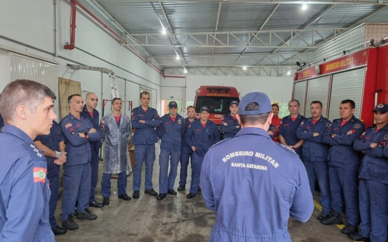 Governo de Santa Catarina envia militares para auxiliar equipes de resgate no RS