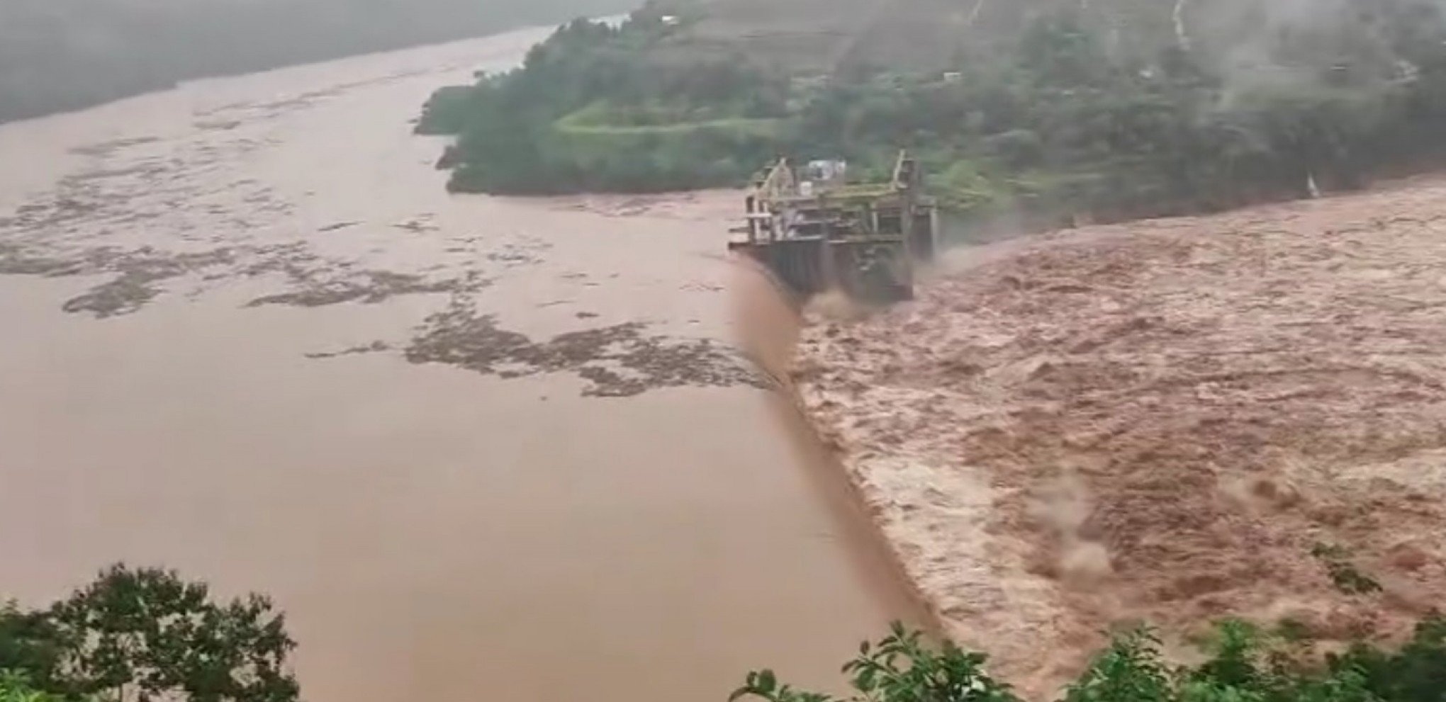 CATÁSTROFE NO RS: Situação se agrava e pedido é por evacuação urgente de moradores que vivem próximo de barragens na Serra