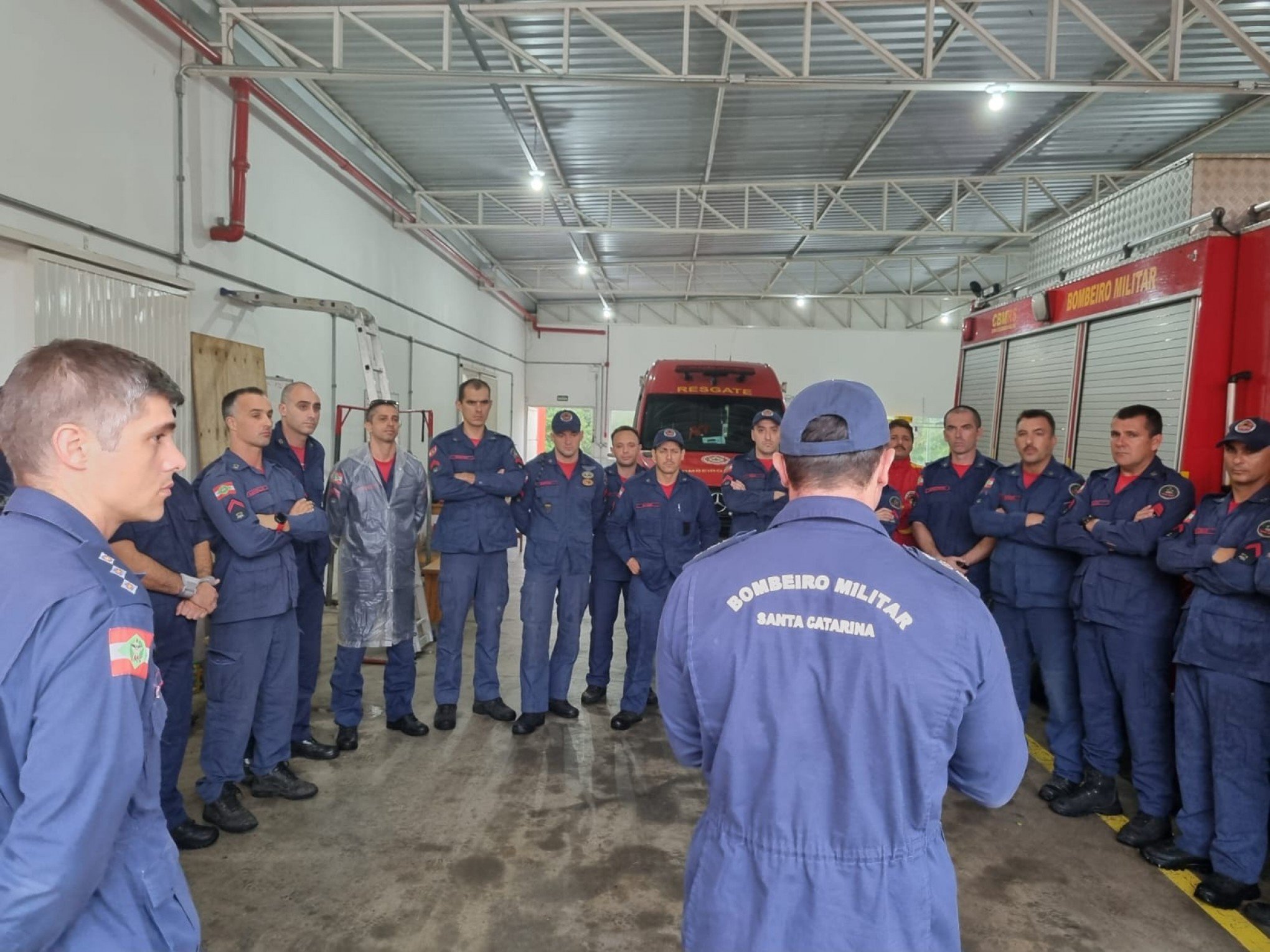 CATÁSTROFE NO RS: Santa Catarina e São Paulo enviam militares para auxiliar no resgate das enchentes
